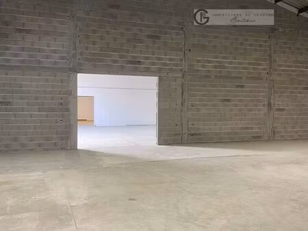 location local commercial