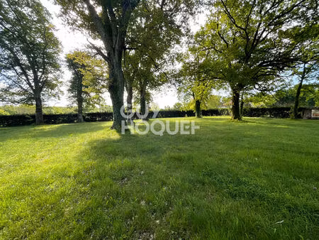 terrain constructible de 1736 m2 dans le centre bourg de mezos