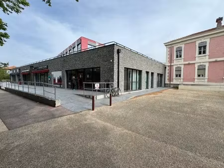 local commercial 200m2 draguignan emplacement n1 axe passant