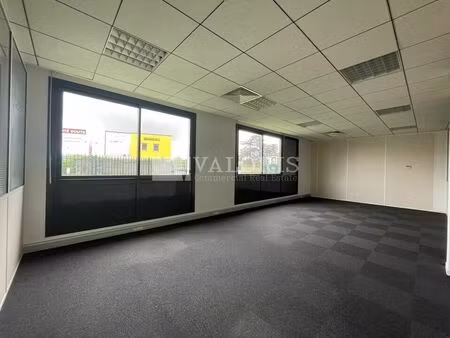 location bureau 340 m² à chassieu (69680)