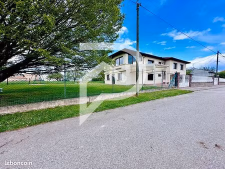 maison 8 pièces 208 m²