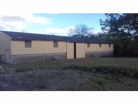 bâtiment commercial de 314 m2