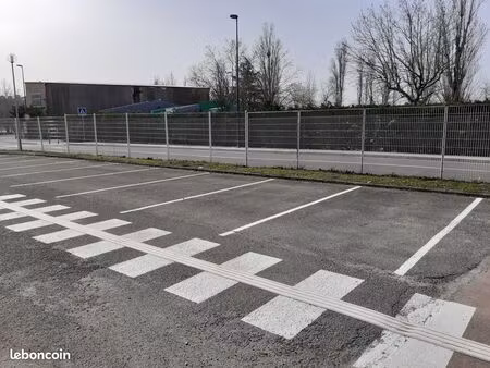 places de parking à 5min de valence 100% sécurisée et accessible 24h/24