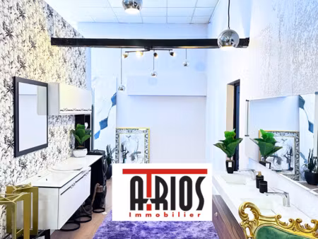 location local commercial 335m2 la garde 83130 - 3500 € - surface privée