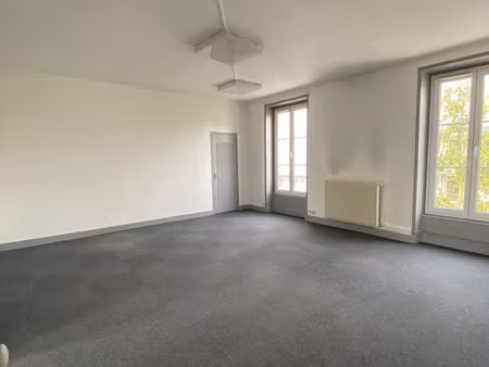 location bureau 56m2 reims 51100 - 1240 € - surface privée