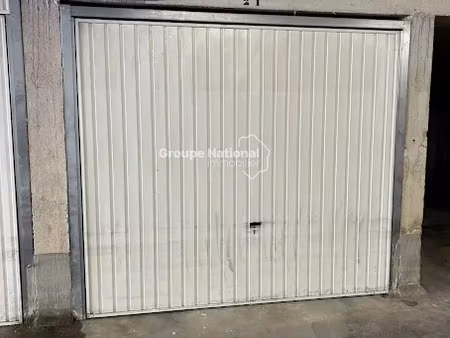 location parking 15 m² à salon-de-provence (13300)  80 €