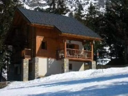 au sein du domaine skiable des grandes rousses 250 km pistes de 3300 à 1200 m (l'alpes d'h