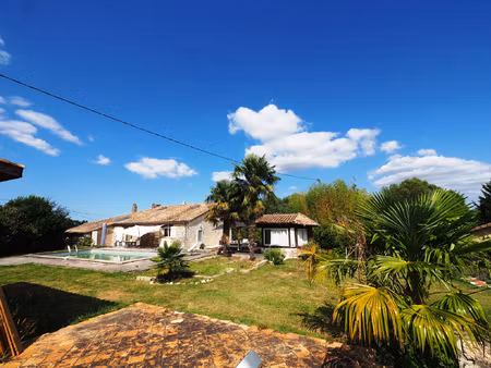 corps de ferme avec piscine