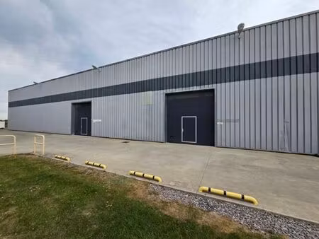 entrepôt de 400m² avec bureau de 50m²