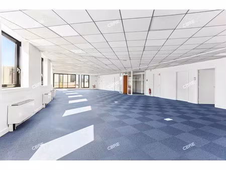 location bureau aubervilliers 4 385 m²