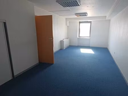 location bureau chasseneuil du poitou 98 m²