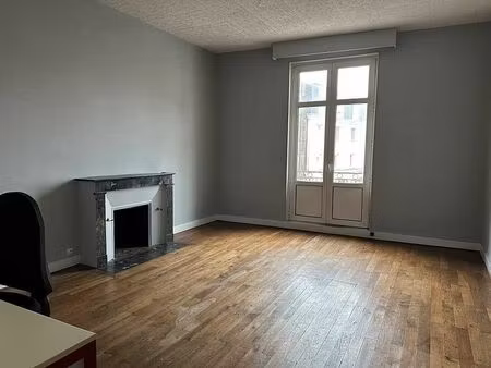 location bureau vivonne 87 m²