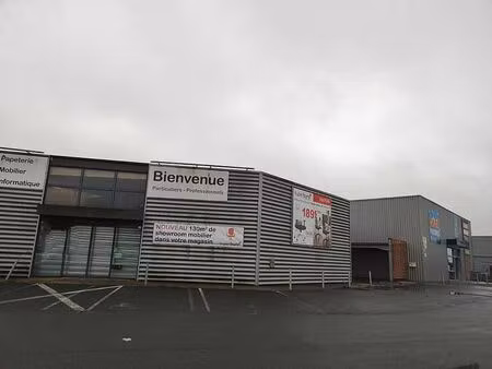 location commerce niort 928 m²