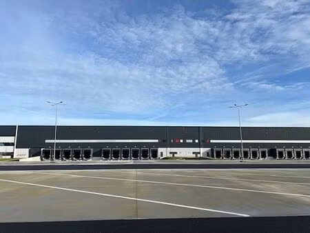 location entrepôt / local d'activités oudalle 54 398 m²