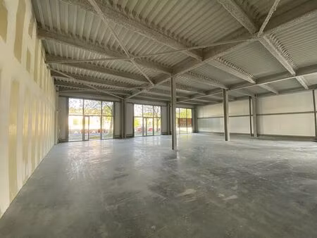 vente local d'activités carbon blanc 350 m²