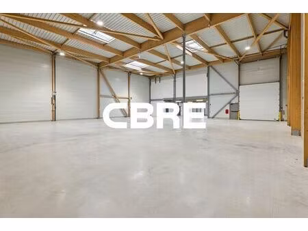 location local d'activités courtry 699 m²