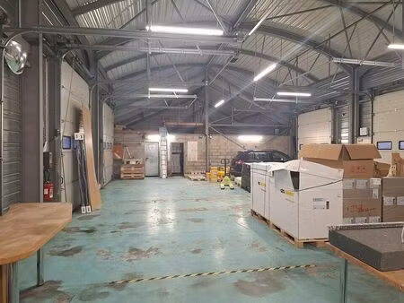 location local d'activités delle 410 m²