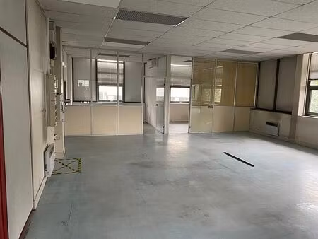 location local d'activités sucy en brie 725 m²