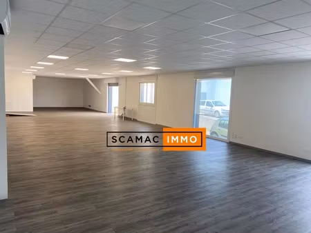 local d'activités de 256m²