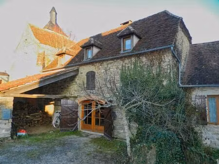 a vendre secteur gramat  maison pierres 2 chambres  jardinet