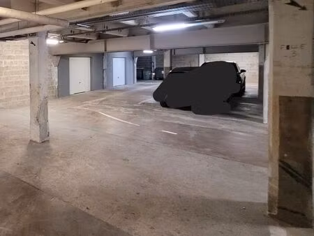 place de parking sécurisé 10 min à pieds gare mantes station