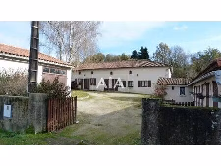 vente maison 6 pièces 135 m² civray (86400)