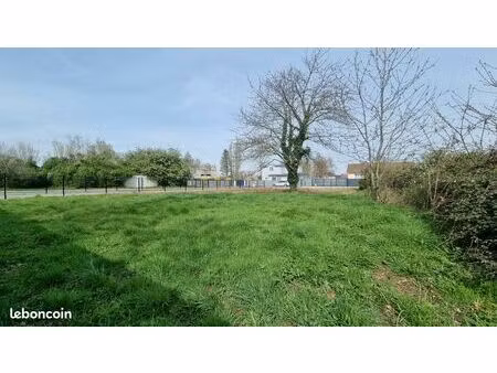 terrain 732 m² émalleville