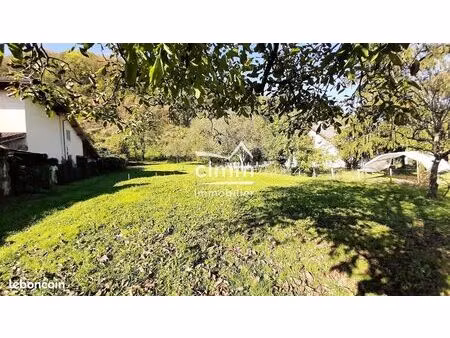 terrain 1000 m² poliénas