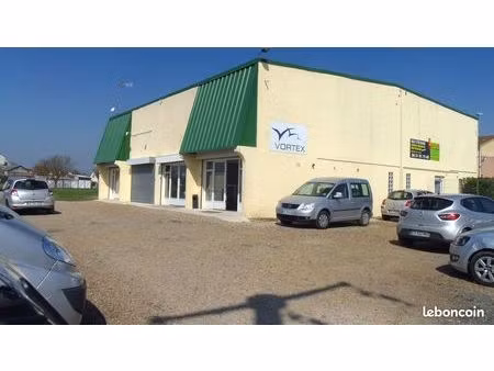 ensemble immobilier sur terrain de 4000 m2 en zae