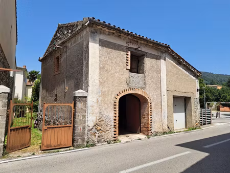 sumène  immeuble de 2 appartements avec jardin