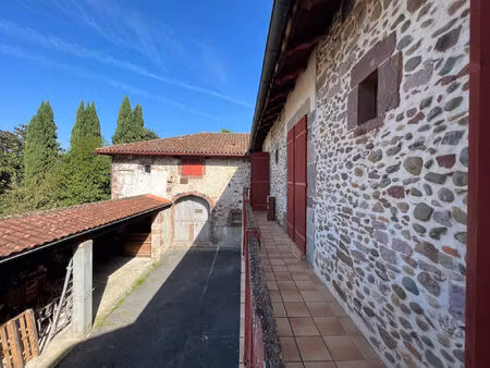 vente immeuble 157 m² saint-jean-pied-de-port (64220)