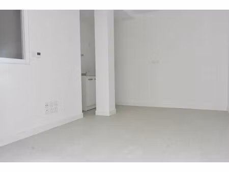 location appartement 1 pièces 27m2 rochefort 17300 - 383 € - surface privée