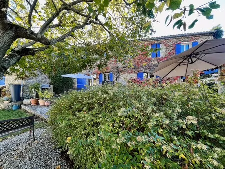 vaison la romaine  ensemble immobilier à vendre  composé de 4 maisons  terrain  piscine