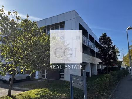 location bureau 181 m² à bron (69500)