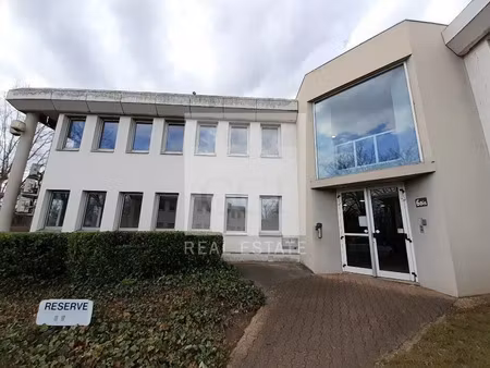 location bureau 379 m² à bron (69500)