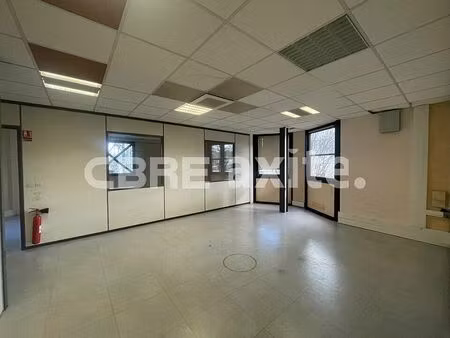 location bureau cran gevrier 82 m²