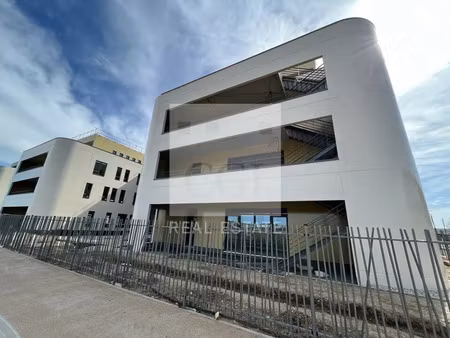 location bureau 174 m² à genas (69740)