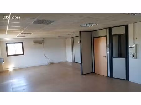 bureaux plateau 250m2 1etage grenade en 6 bureaux et coin détente 3000 ht/hors charges