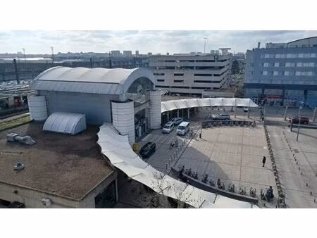 bureaux devant la gare tvg de saint pierre des corps