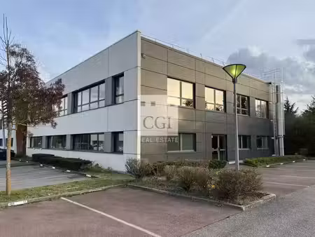 location bureau 2785 m² à saint-priest (69800)