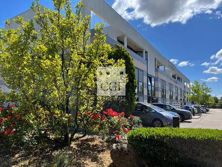 location bureau 657 m² à saint-quentin-fallavier (38070)