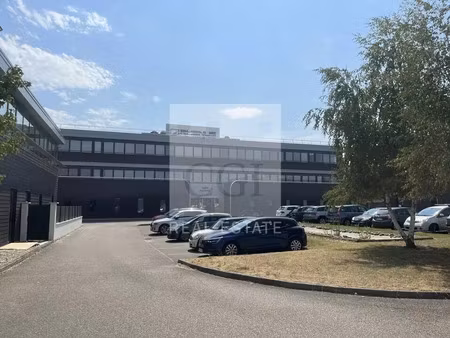 location bureau 1341 m² à vaulx-milieu (38090)