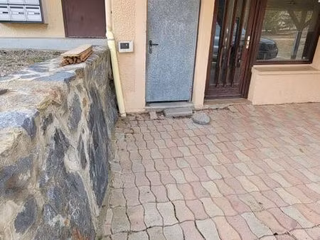 3 caves de 3 5m² chacune