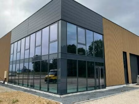 location commerce 3197 m² à ambérieux (69480)