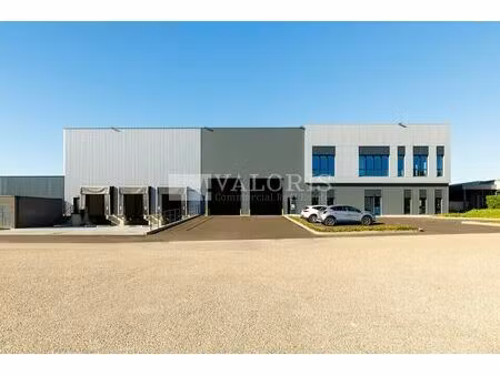 location commerce 6061 m² à corbas (69960)