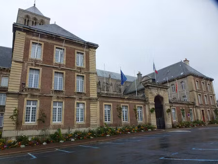 location commerce 610 m² à saint-léonard (76400)