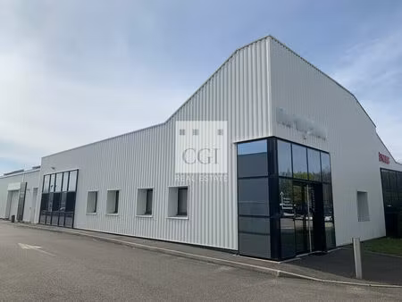 location commerce 1550 m² à reyrieux (01600)