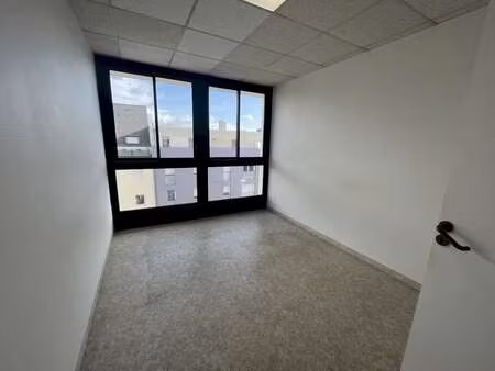 location bureaux et commerces à pont-rousseau (44400) : à louer / pont-rousseau