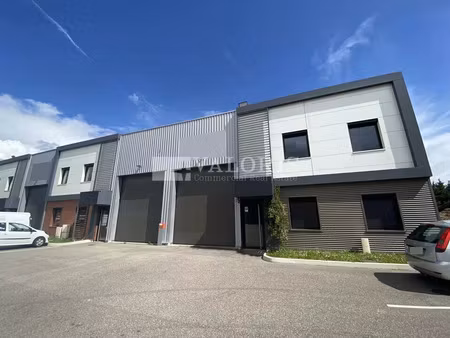 location commerce 670 m² à saint-priest (69800)