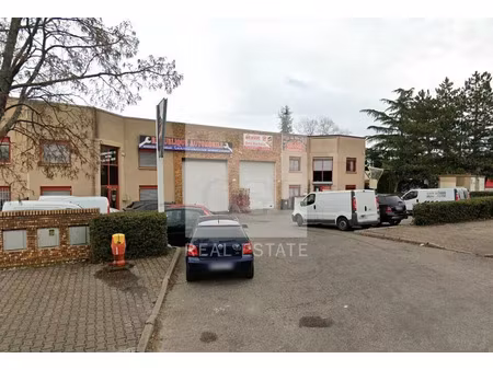 location commerce 715 m² à vénissieux (69200)